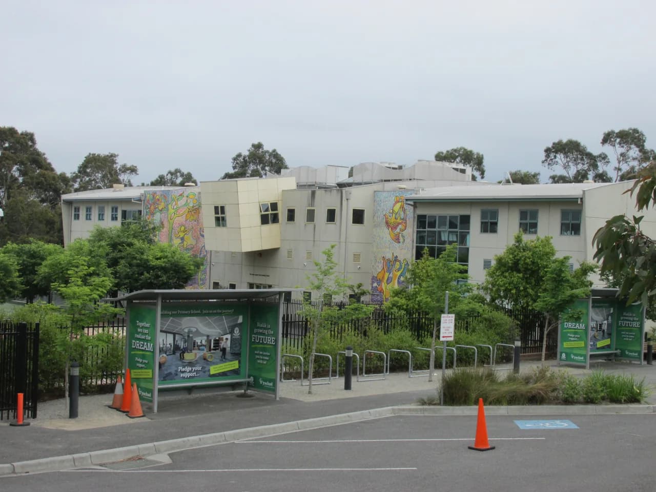 Campus buildings and grounds at Bialik College in Hawthorn