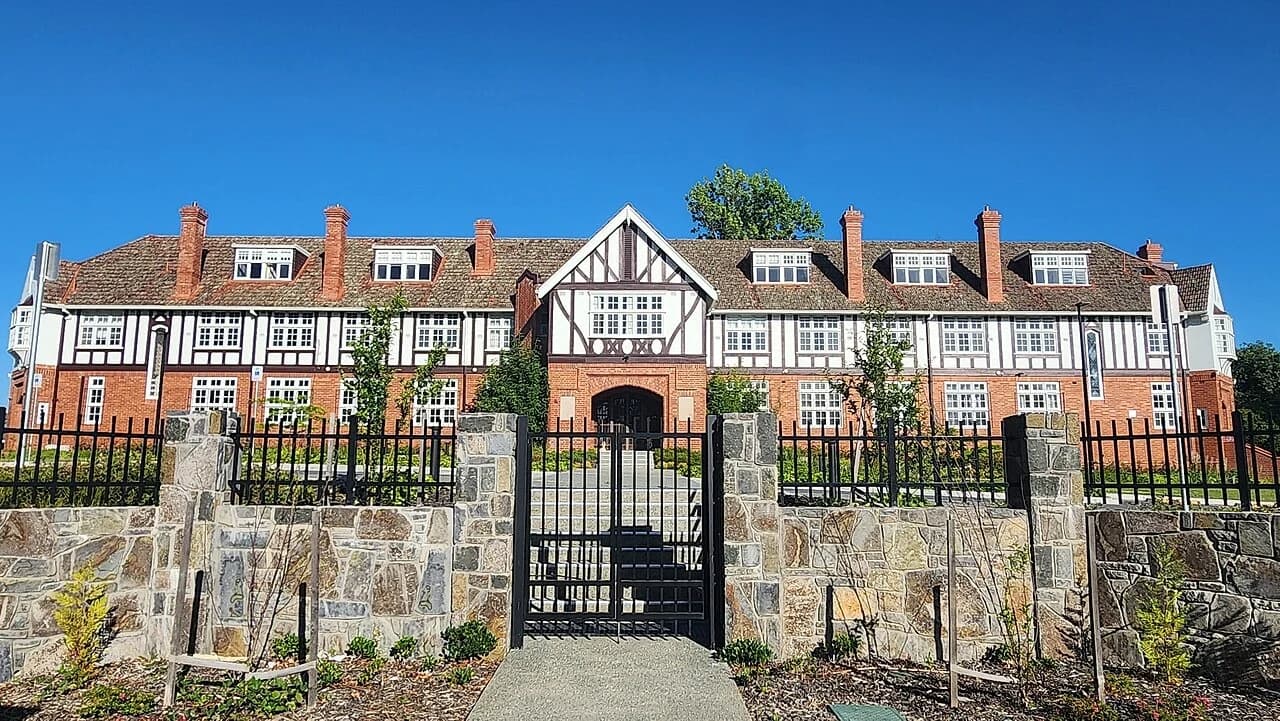 Canberra Girls Grammar School campus building, Deakin