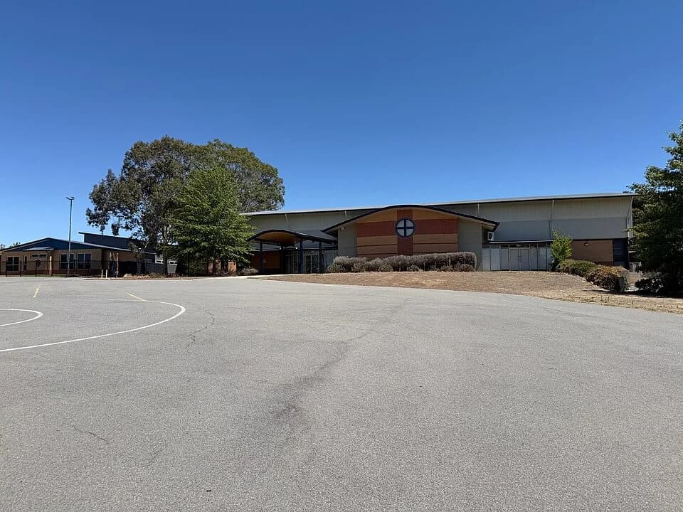 Mater Dei Primary School buildings and grounds in Lake Albert