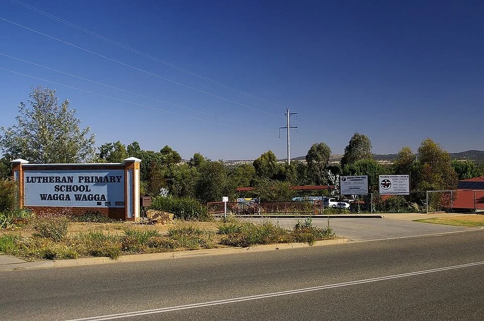 Lutheran School Wagga Wagga entrance and grounds