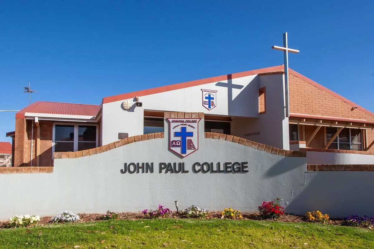 Campus buildings and grounds at John Paul College in Kalgoorlie