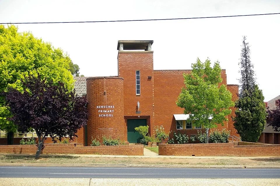 Henschke Primary School building in Wagga Wagga
